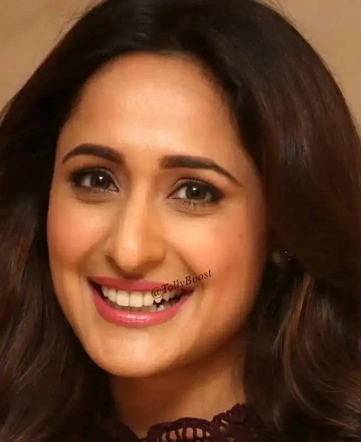 South Indian Model Pragya Jaiswal Without Makeup Face